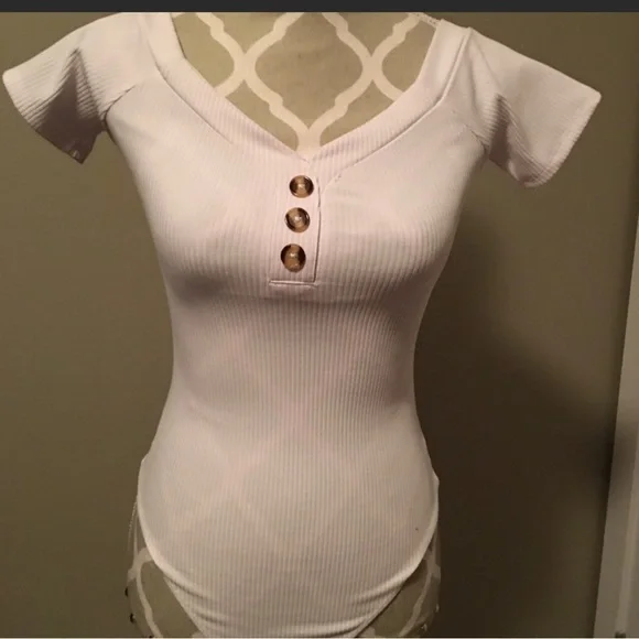 4 blouses!! - Picture 5 of 8